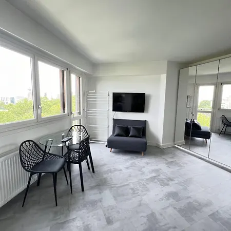 Apartment In With View, 15min To Center *